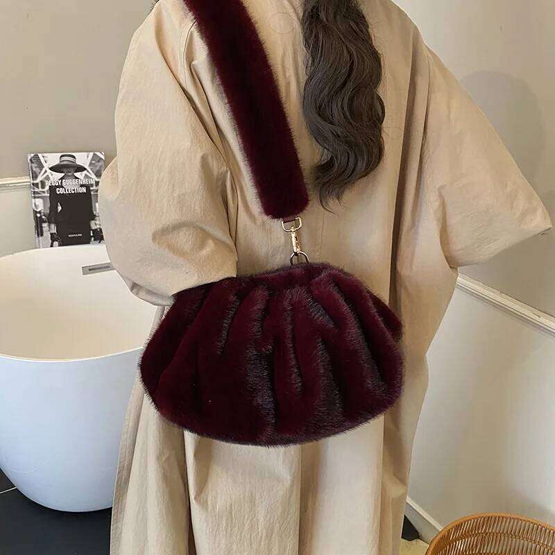 Fashionable Pleated Design Soft Faux Fur Shoulder For Women Luxury Designer Cloud Plush Korean Purses Handbags XJ260131
