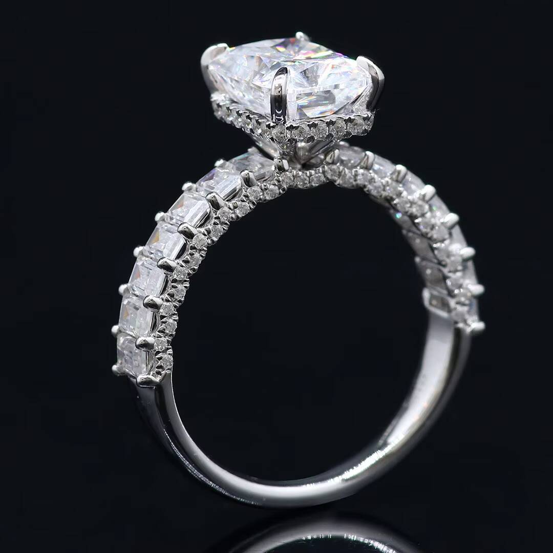 Radiant Iced Out Cut Moissanite Ring 18k Solid White Gold Fashion Jewelry Rings Custom Jewelry Engagement Rings for Women