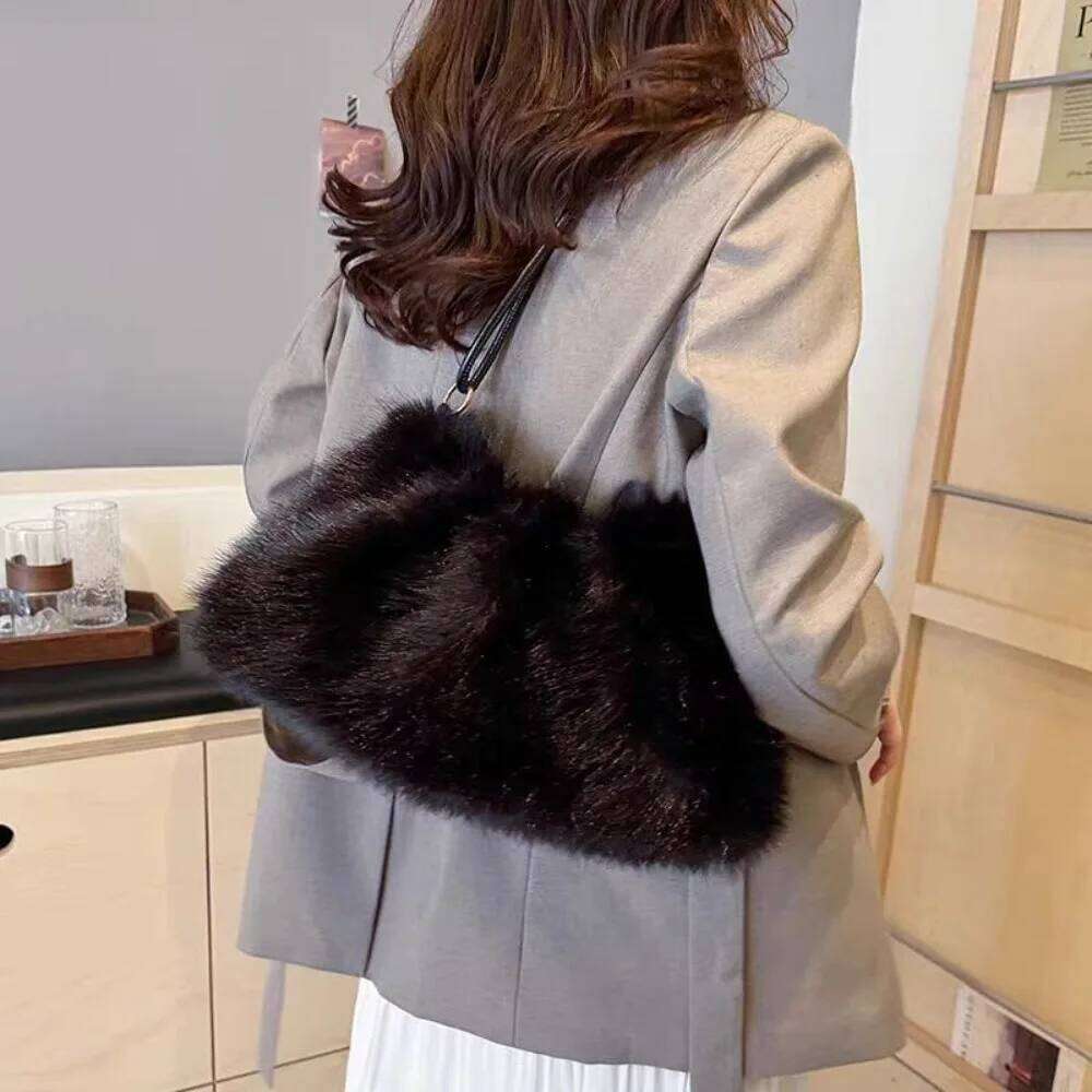 Fashion and Luxury Women's Bags A Good Choice Tosend Friends High-end Handbags Faux Rabbit Fur Plush Sholder Bag