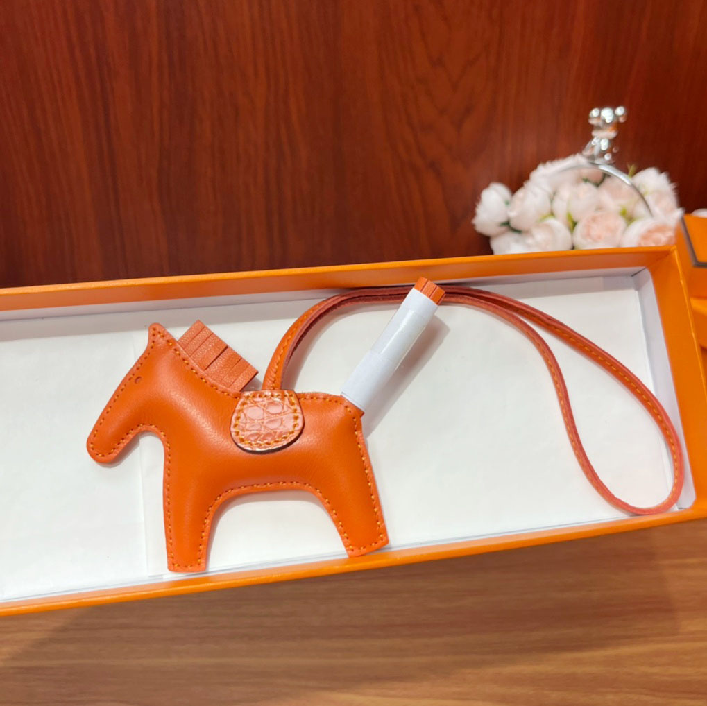 Designer Bag Charm Sheepskin Horse Luxury Paddock Keychain Genuine Leather Nano Pendant Wing-Shaped Flight Bag Women's Pegasus Charm lyqf888