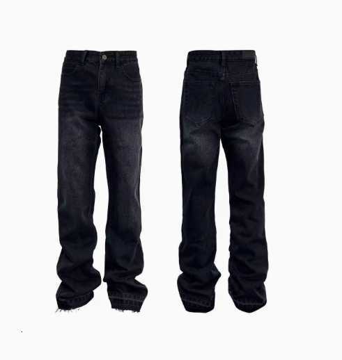 Washed feet hem frills in a light grey color. Cleanfit jeans. Retro high street vibe style for men H260131