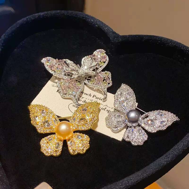 Diamond-Encrusted Flower Butterfly Pearl Brooch Light Luxury High-End Feel Pin Simple Fashion Exquisite Temperament Versatile Accessory for Women