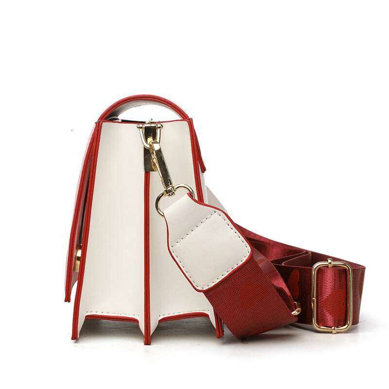 Lady's heart-shaped flip-top crossbody bag with shoulder strap