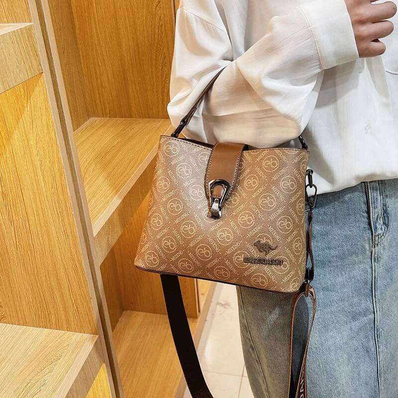 Vintage Women's Bucket Shoulder Bag Fashionable versatile crossbody bucket bag Large capacity and comfortable wide shoulder