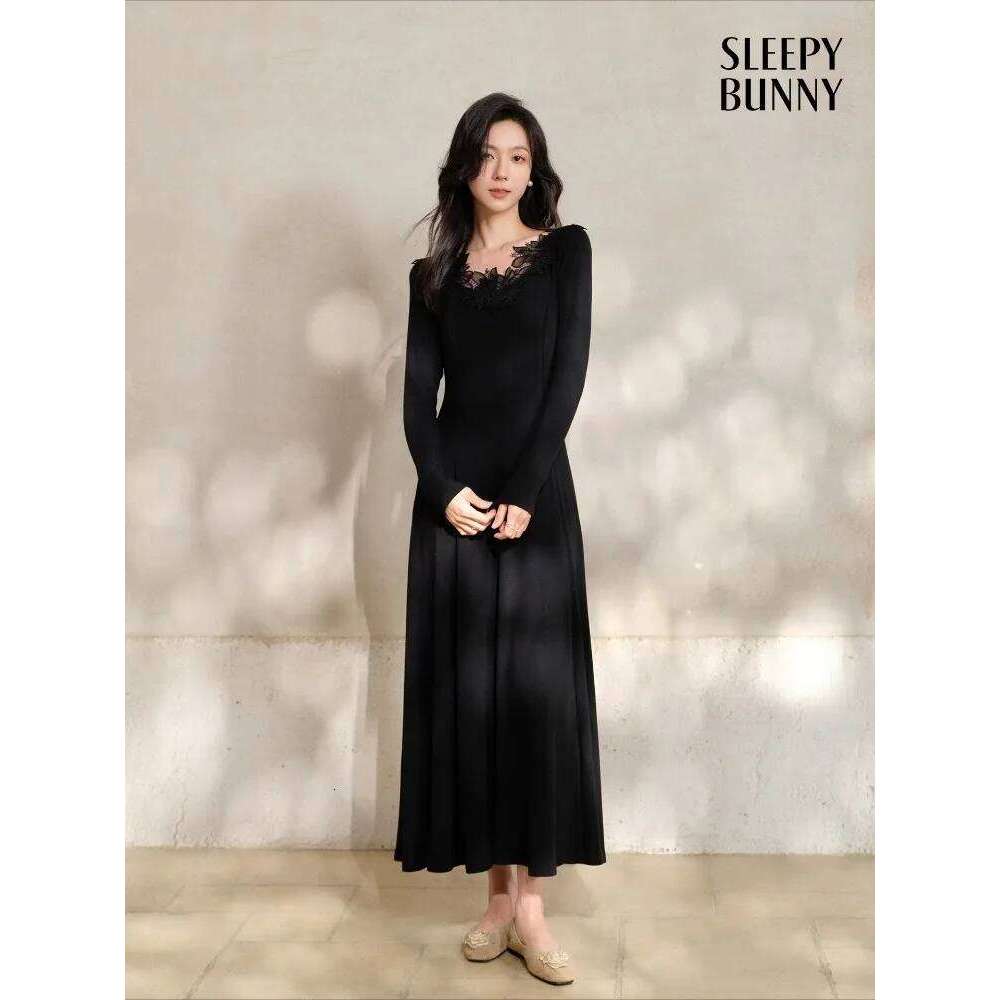 Elegant Lace Knit Long Sleeve V-Neck Maxi Dress Warm Slim Fit French Style Winter Outfit for Petite Women Layering Look XJ260131