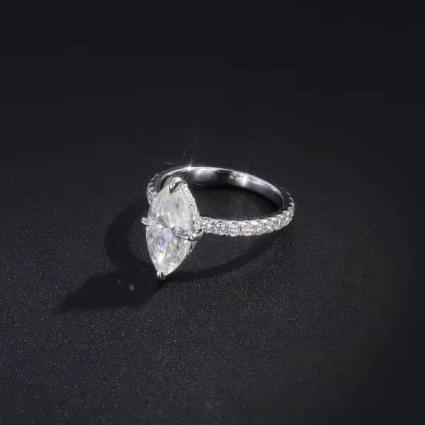 Wuzhou Moissanite 14k Gold Ring 2ct Marquise Shape Moissanite and Side Lab Diamond Ring in Stock
