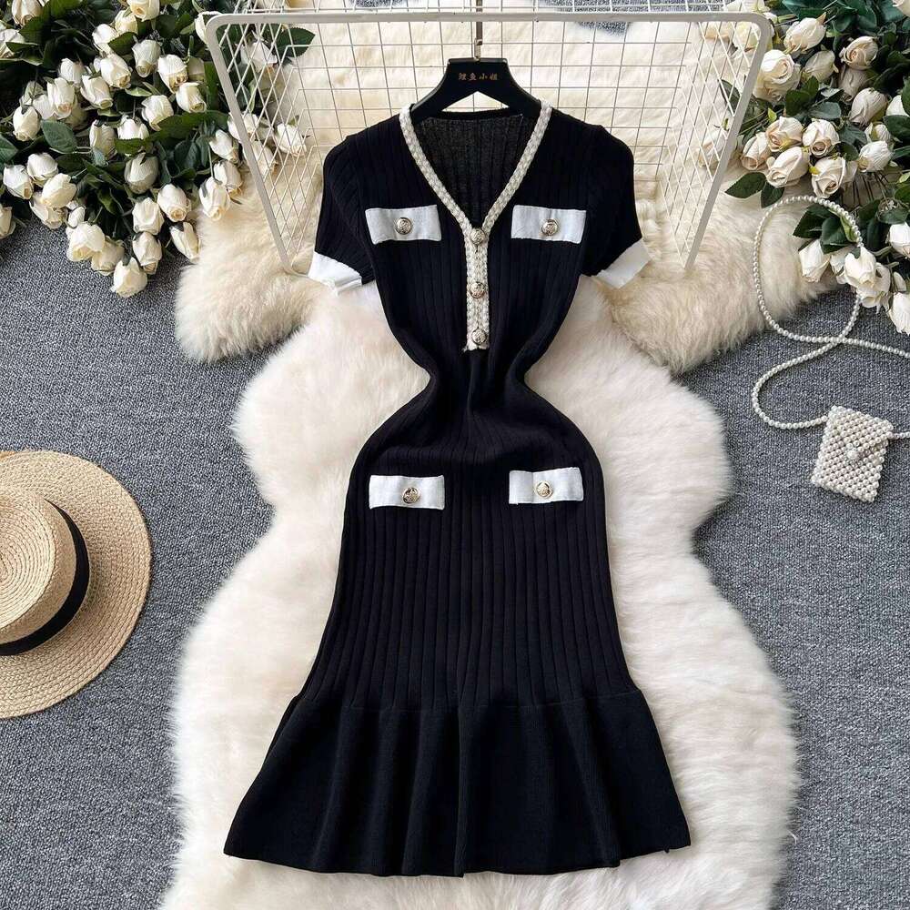 YuooMuoo Brand Fashion Knitted Mermaid 2026 New Elegant V-neck Buttons Ribbed Sweater Dress Lady Bodycon Party Vestidos XJ260131