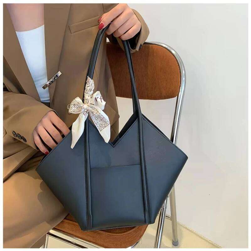 2025 New Fashion Portable Simple Tote Women's Trend Korean Version Solid Color Shoulder Bag XJ260130
