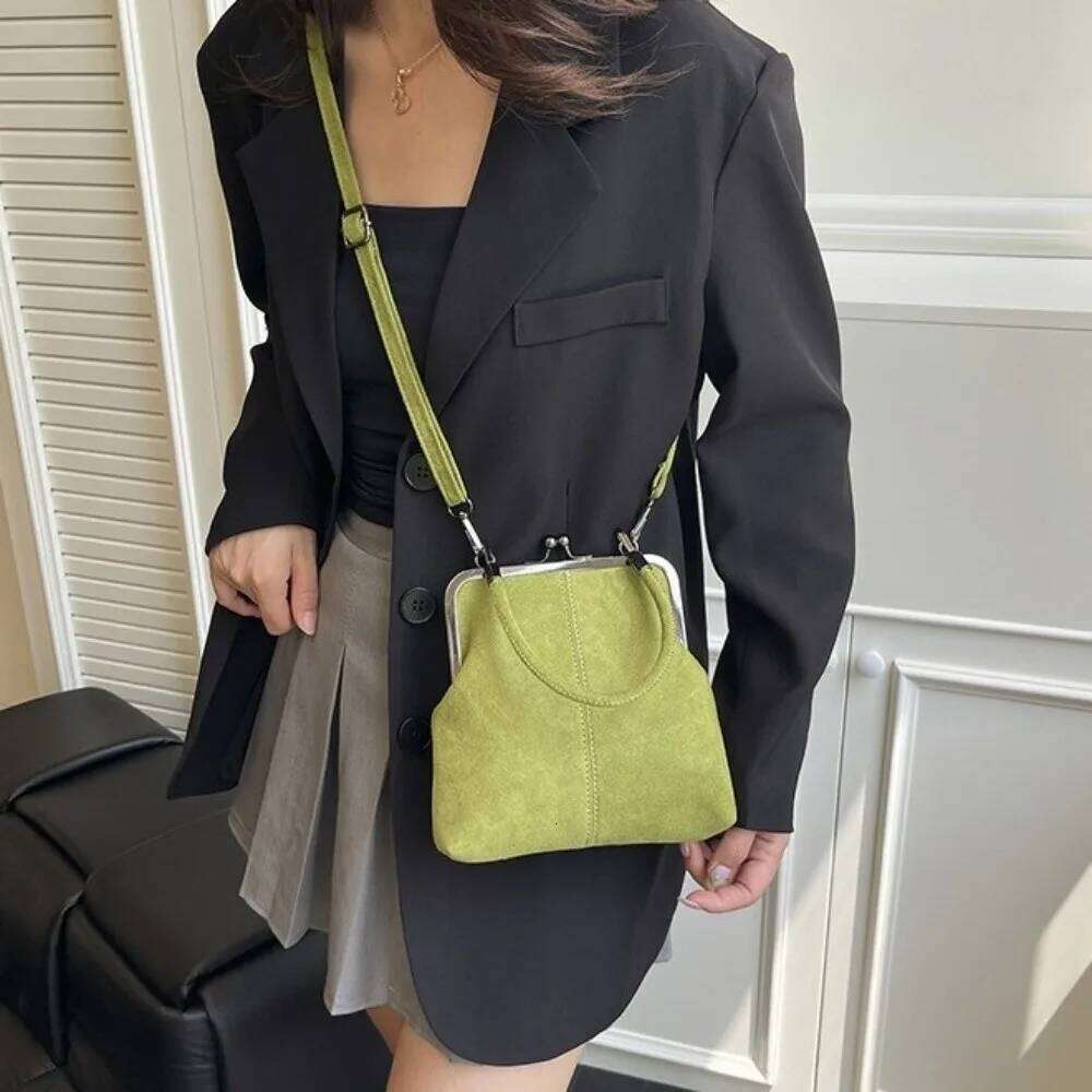 Large Capacity Retro Frosted Handbag Kiss Lock PU Leather Crossbody Clip Closure Short Handle Clutch Shoulder Bag XJ260131