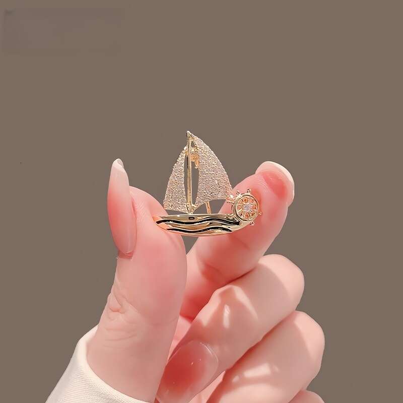 Elegant Small Boat Brooch for Men and Women, Versatile Badge, Smooth Sailing, Anti-Exposure Pin, Suit Lapel Flower Accessory