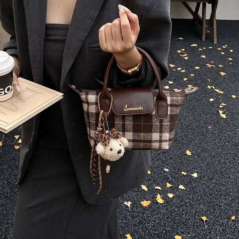Retro Plaid Handheld Dumpling Women New Cute Casual Versatile Autumn and Winter Woolen Single Shoulder Messenger Bag XJ260131
