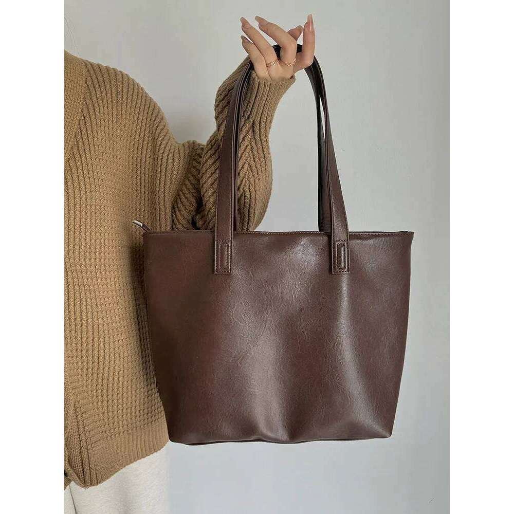 Casual Soft Leather Shoulder Women's Hot Sale of The Season New Commuting Tote Bag Large Capacity Simple Street Style...