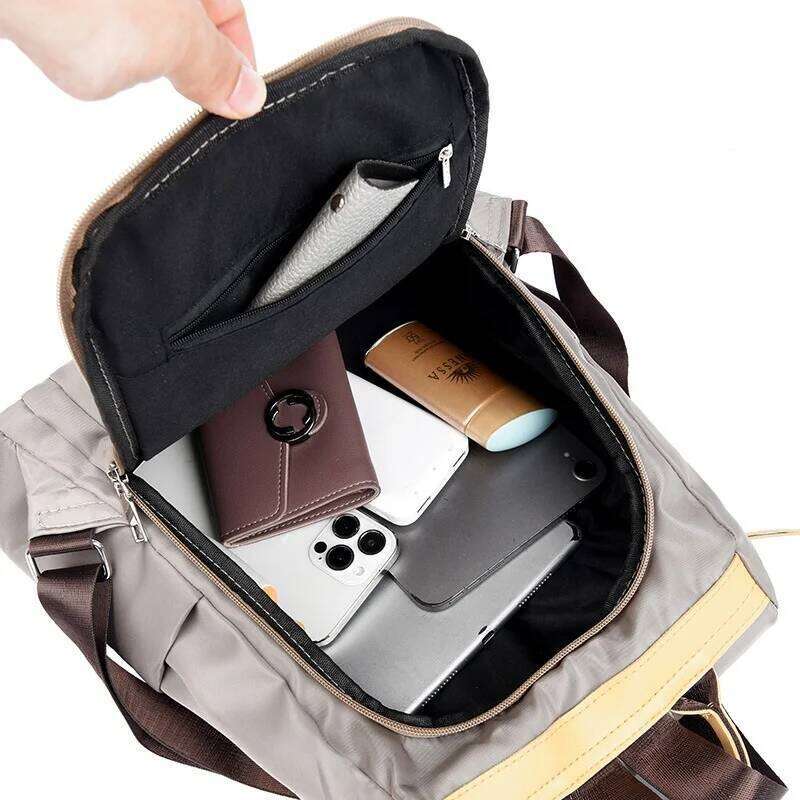 Minimalist High-Capacity Business Bag Sleek Lightweight Women's Versatile and Stylish Commuter Backpack