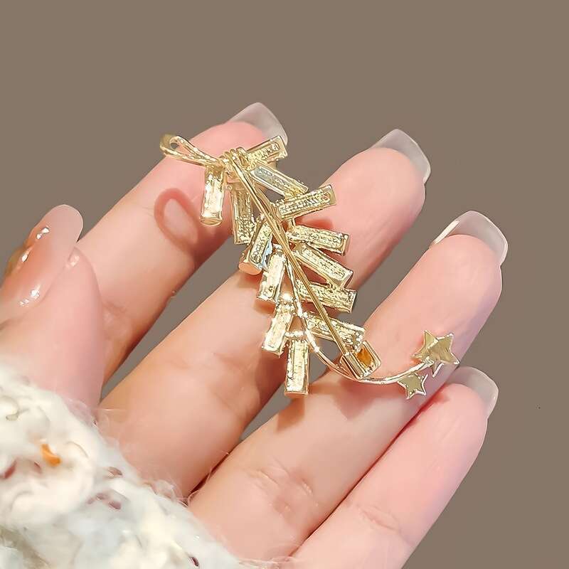 Red Festive Firecracker Brooch Niche Retro Corsage Exquisite Simple Versatile High-end Suit Pin Accessory