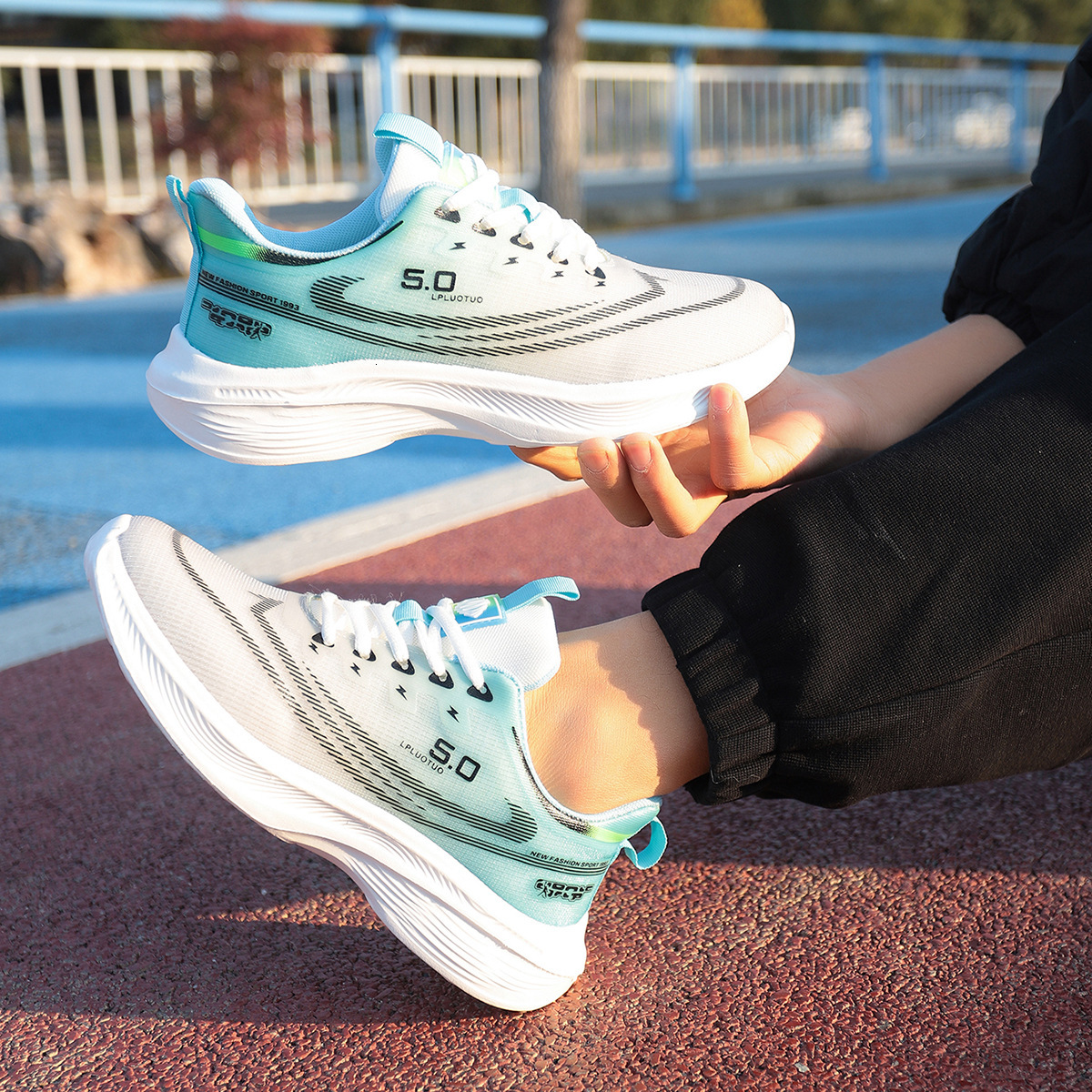 Men's Casual Soft Sole Sports Trendy Fashion Comfortable Versatile Mesh Lightweight Carbon Plate Running Shoes Shock Absorption