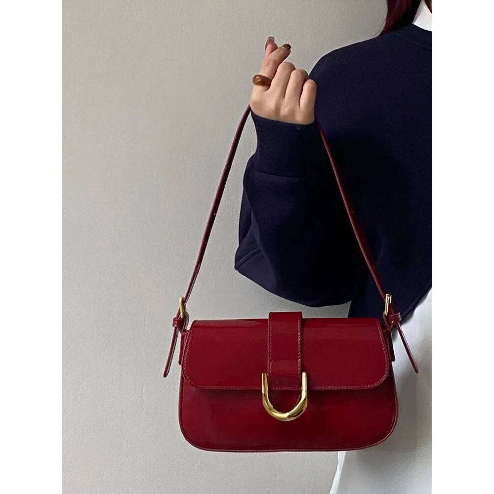 Classic PU Leather Horseshoe Buckle Casual Crossbody Soild Color Small Shoulder Bag with Zipper Closure Women Clutch Purse