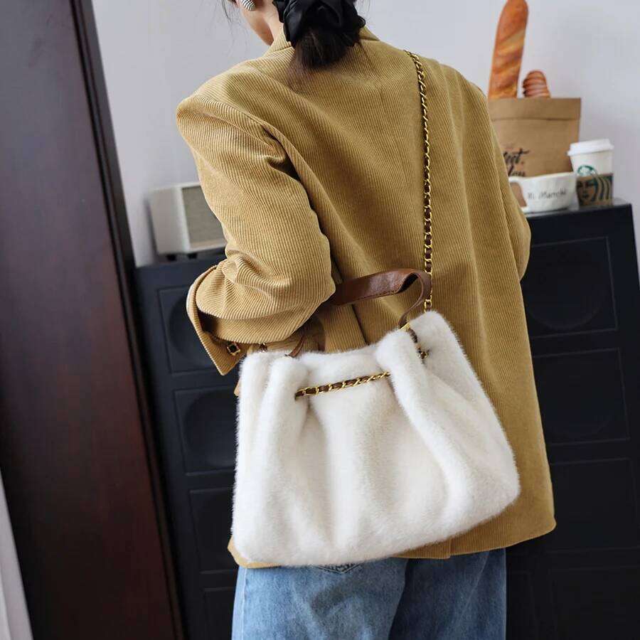 Winter Faux Fur Women's Fashion Handbag Purses Women Shoulder Bag Flush Fluffy Chains Messenger Bags for Travel Shopping XJ260131