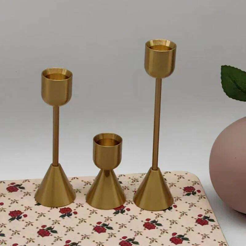 Luxury Golden Color Metal Holders Candlestick Wedding Table Candle Stand New Year Bar Party Candelabra Home Decorations Y260131
