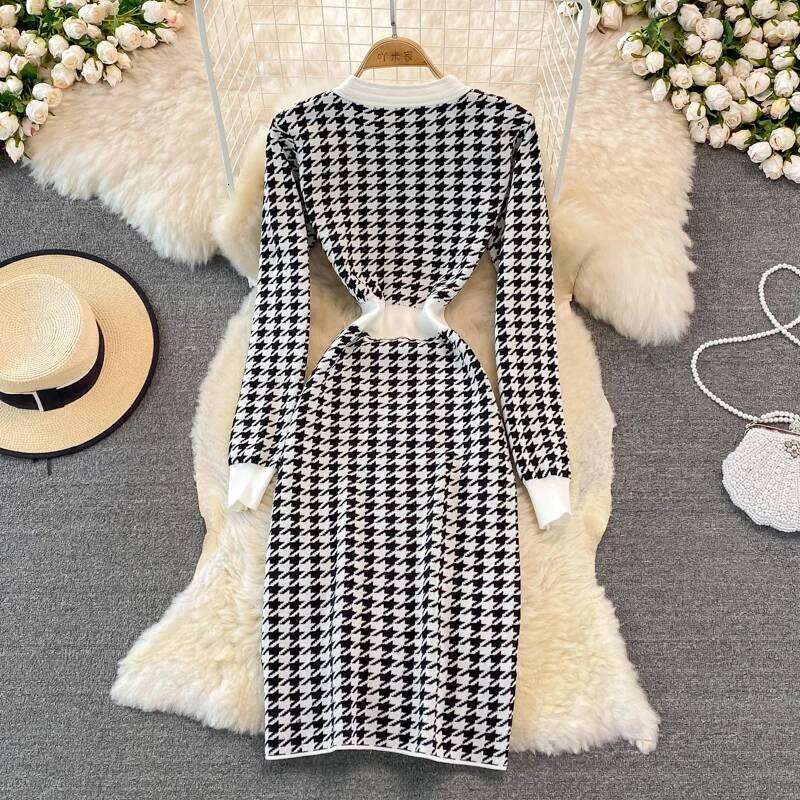REALEFT Autumn Winter V-Neck Vintage Houndstooth Women's Knitted Dresses 2025 New Long Sleeve Single Breasted Dress Female XJ260131