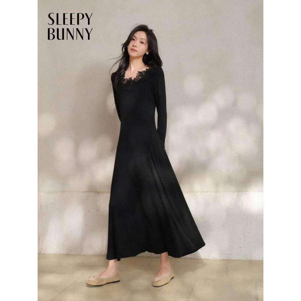 Elegant Lace Knit Long Sleeve V-Neck Maxi Dress Warm Slim Fit French Style Winter Outfit for Petite Women Layering Look XJ260131