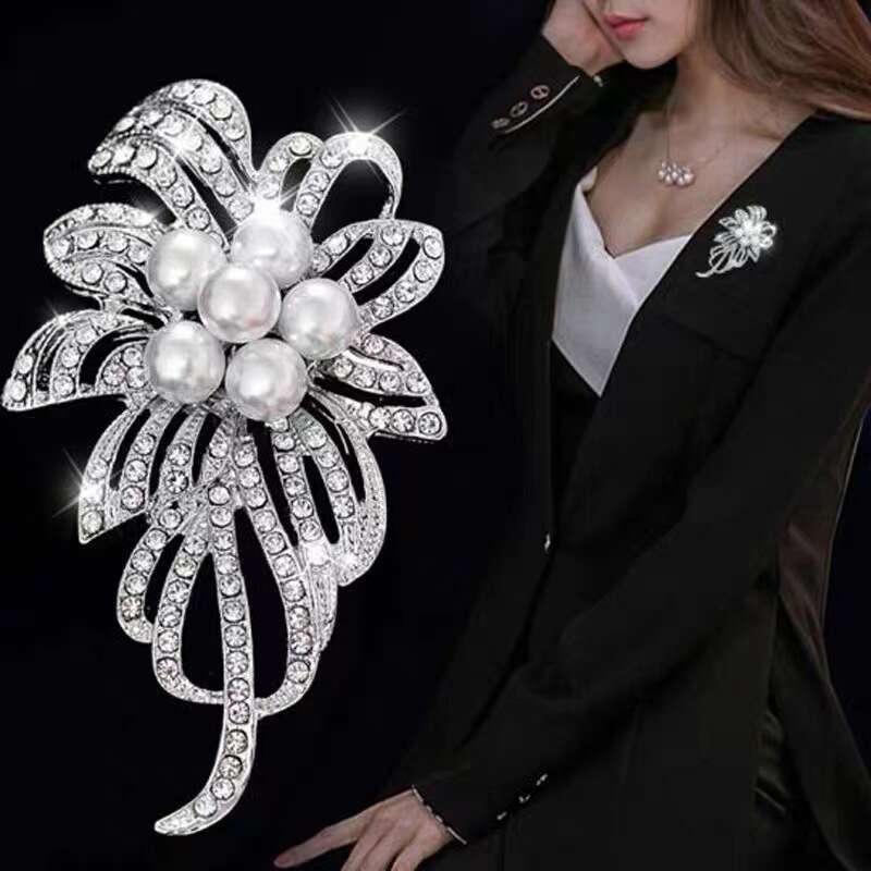 Brooch Exquisite Inlaid Diamond Corsage Yiwu Clothing Accessories Factory Wholesale High-end Versatile Simple Elegant Pin Niche