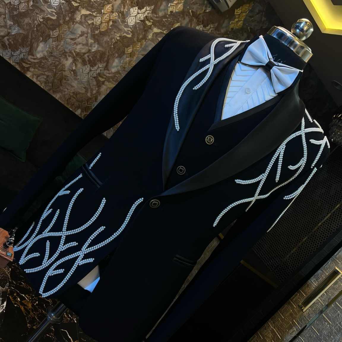 Stunning Mens Suits 2 Pieces Jacket Pants Shawl Lapel Single Breasted Beading Pearls Special Occasion Party Customized traje de hombre