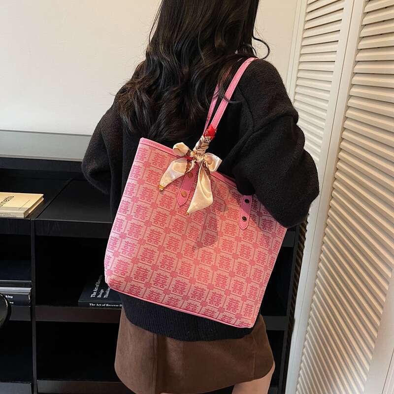 Women's Red Double Happiness Large Tote New Silk Scarf Handbag Single Shoulder Underarm Bride Wedding Bag MASA