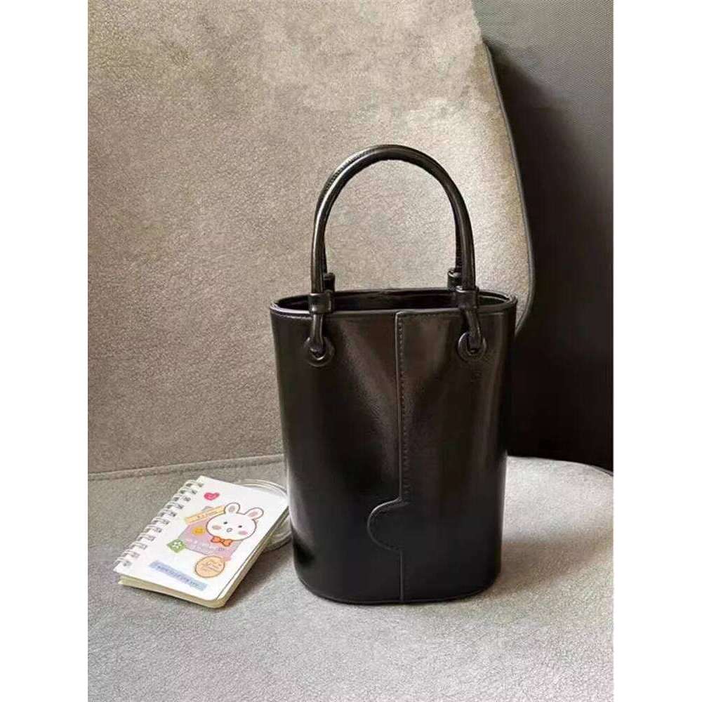 Fashion New Chic Bucket Bags for Women Retro Red Versatile One Shoulder Crossbody Bag Autumn Winter Commuting Shopping Handbags