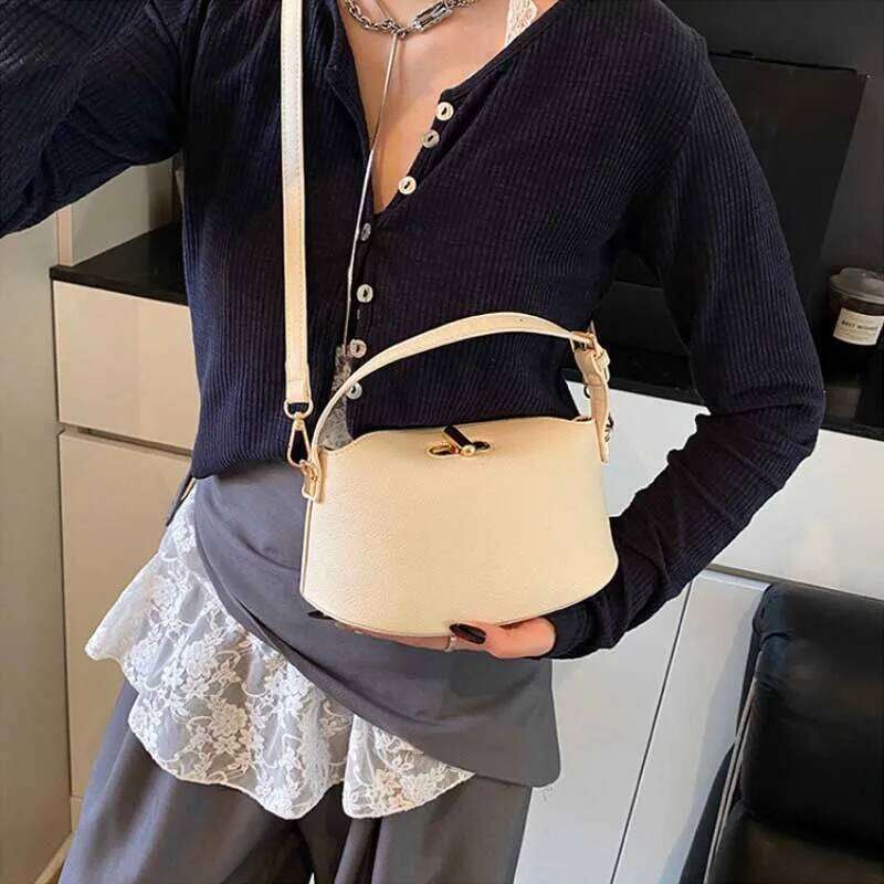 Fashion Handbag Soft Versatile Shoulder Messenger 2025 Super Hot Yellow Portable Bucket Bag Niche Brand Women's
