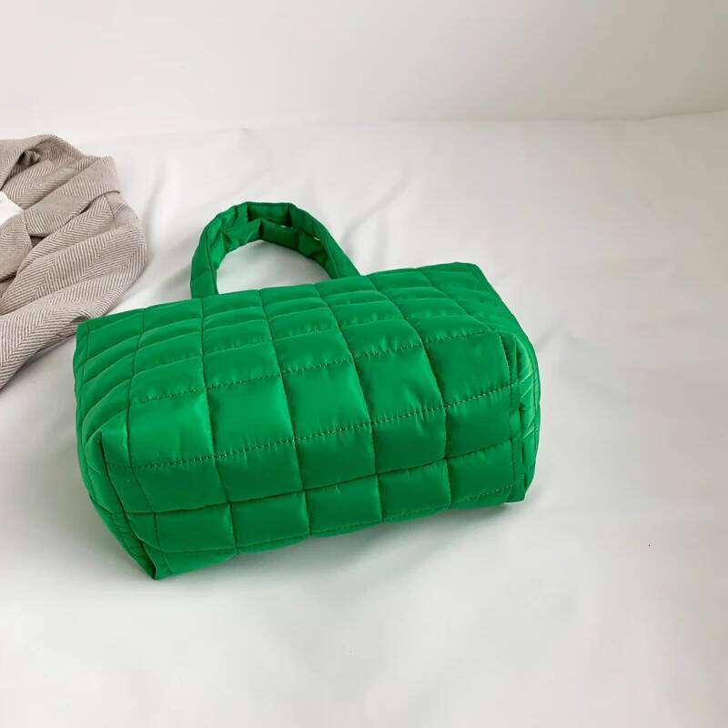 Japanese and Korean fashion diamond-patterned embroidered cotton-filled women's large capacity tote bag, suitable for commu