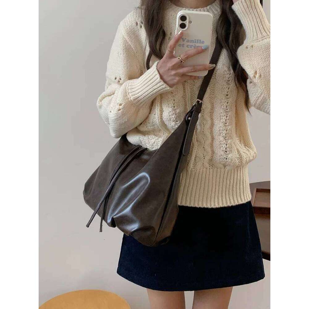 2026 New Retro Underarm Fashion Leisure Large Capacity Shoulder Daily Commuter Crossbody Women's Bag