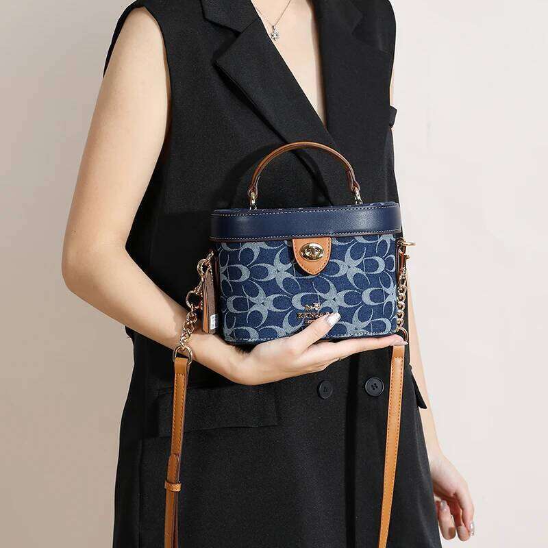 Brand denim hand-held bucket women's 2025 new fashionable and versatile shoulder lunch box bag, crossbody bag