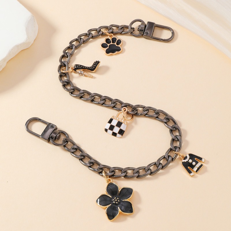 Birthday Gift Leaf Four Trendy Charm Jewelry Clover Alloy Pendant Luxury Keychain Fashionable Bag Accessory With Flower High Heel Charms For Women Gir