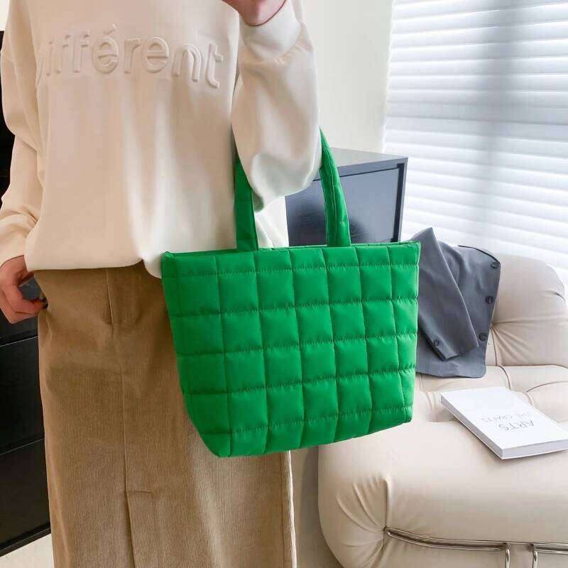 Japanese and Korean fashion diamond-patterned embroidered cotton-filled women's large capacity tote bag, suitable for commu