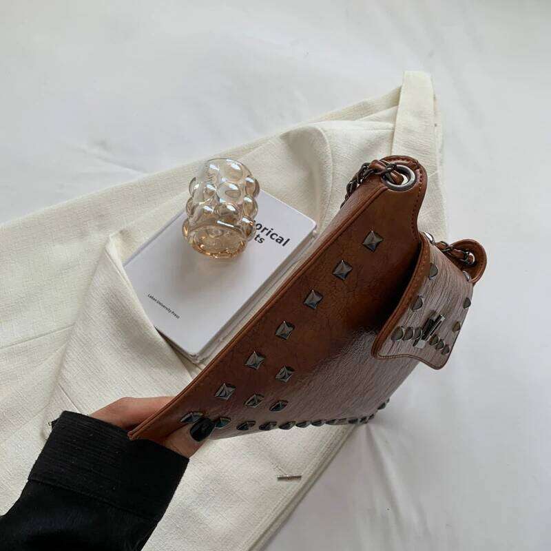 Vintage handbag for women; new fashion retro envelope shoulder bag with a unique texture chain strap.