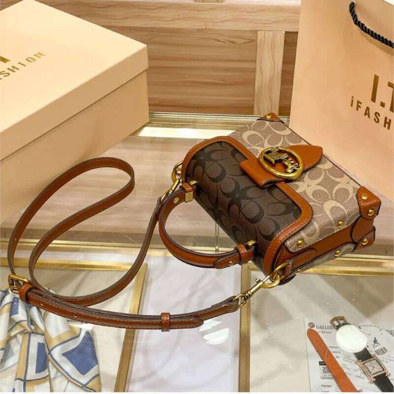 New minimalist and fashionable small handbag, contrasting color women's high-end carriage crossbody bag, portable box bag