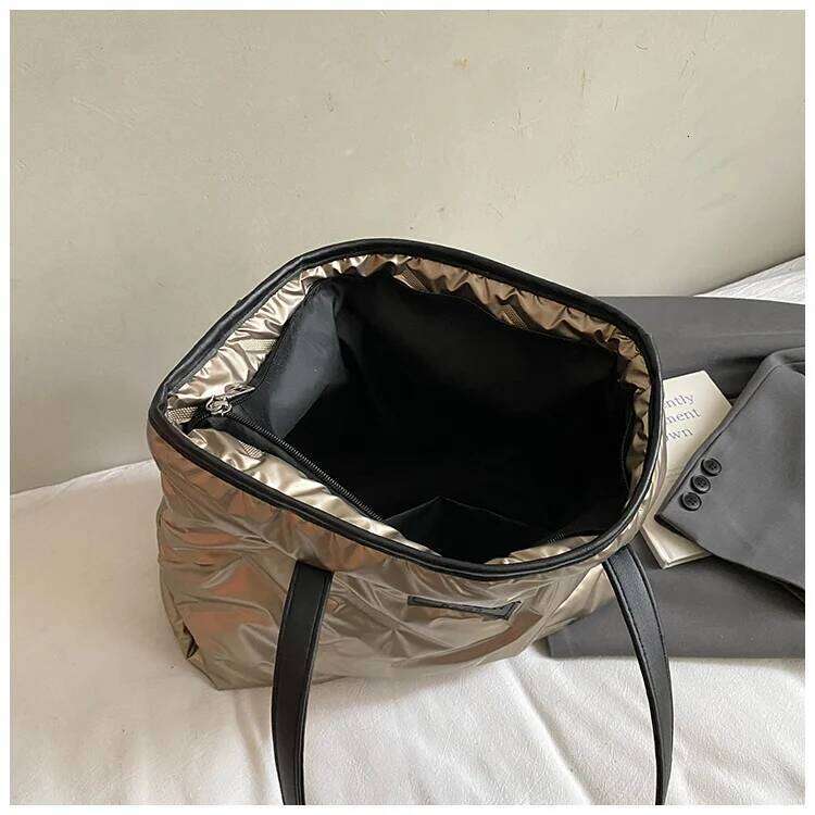 casual women's fall winter new style Simple crossbody bag. Fashionable and trendy handbag. Large capacity to