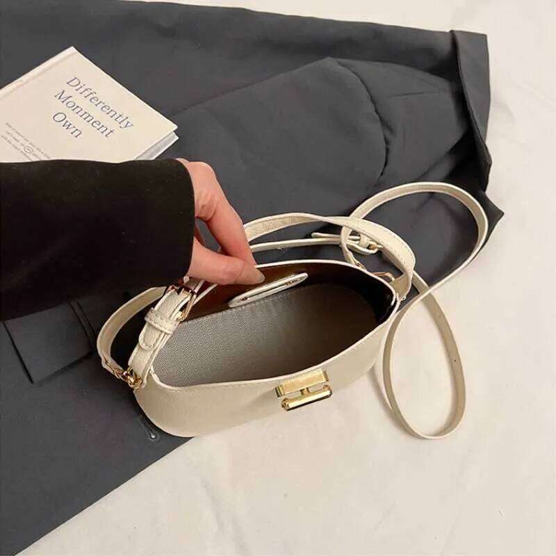 Fashion Handbag Soft Versatile Shoulder Messenger 2025 Super Hot Yellow Portable Bucket Bag Niche Brand Women's