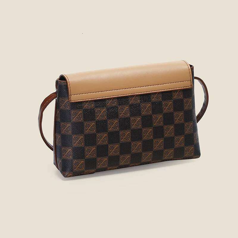 Retro-style small square - an elegant luxurious women's lightweight and niche shoulder bag for daily commutes.