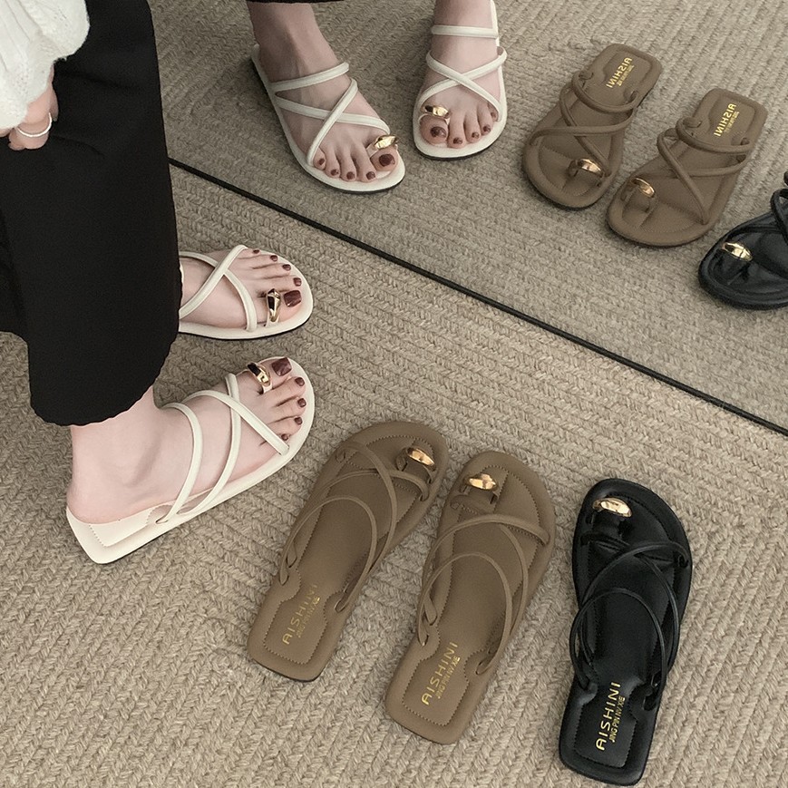 New Vintage Small Metal Cover Toe Female Summer Home Wear Fashionable All Match Flat Beach Cool Slippers 2026s hot