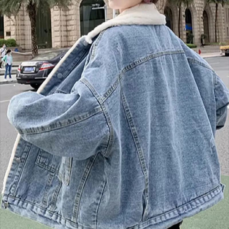 Retro Fleecelined Denim Jacket Women Loose Padded Thicken Winter Outwear Fashion Big Pockets HipHop Warm Cowboy Coat Street 260120