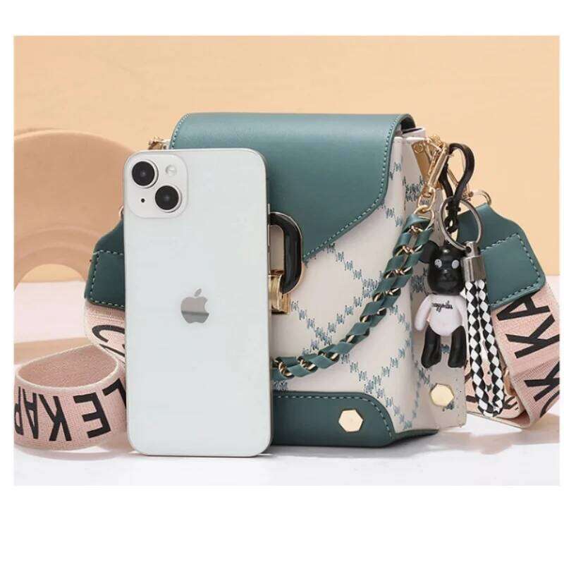 Korean Version of a Cute Girl's Shoulder Women's Casual Crossbody Bag, Sweet Style