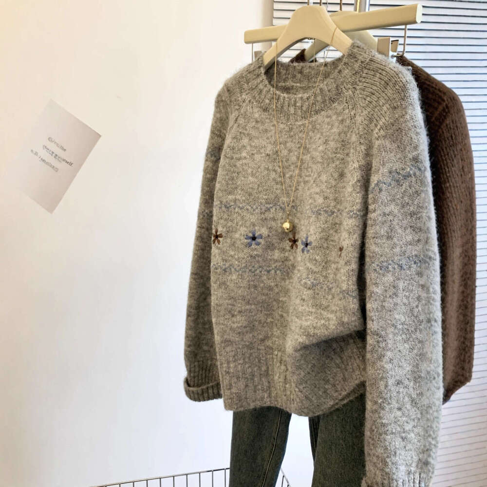 Cut Label Floral Embroidery Pullover Sweater Women's Autumn Winter Lazy Style Loose Knitted Top