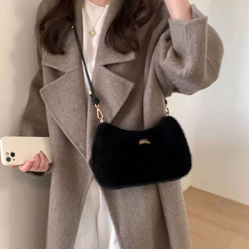Korean Soft Plush Crossbody Bags for Women 2025 Winter Warm Latest Luxury Designer Handbags Casual Street Shoulder Hobo Bag Lady XJ260131