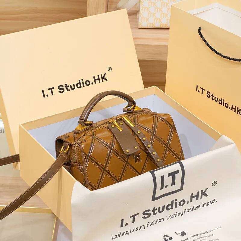 Light luxury brand pillow bag, women's 2024 new autumn and winter high-end handbag, single shoulder crossbody