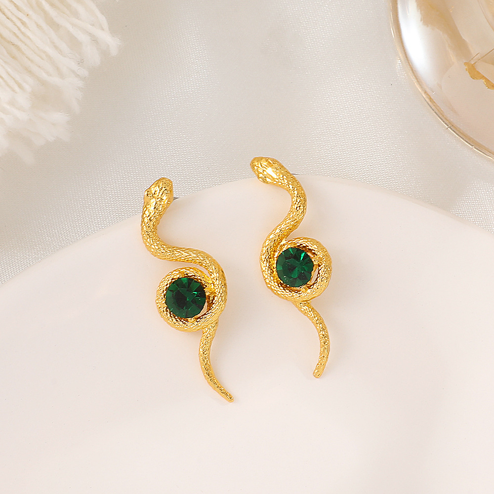 Elegant Dia-Studded for Women Fashion Emerald Wrapped Small Snake Stud Earrings Ins Trend