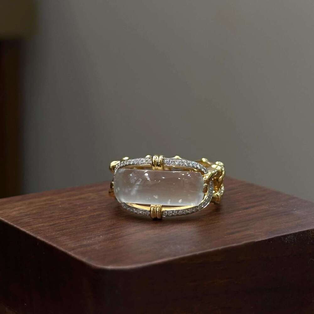 Vintage Small Sugar Cube Diamond-Studded for Women, Niche Fashion, Light Luxury, High-End Feel Ring