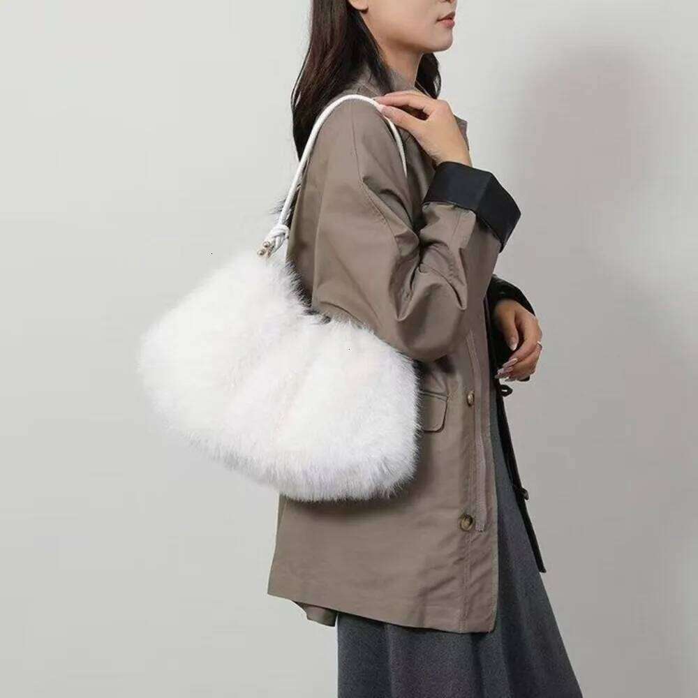 Fashion and Luxury Women's Bags A Good Choice Tosend Friends High-end Handbags Faux Rabbit Fur Plush Sholder Bag