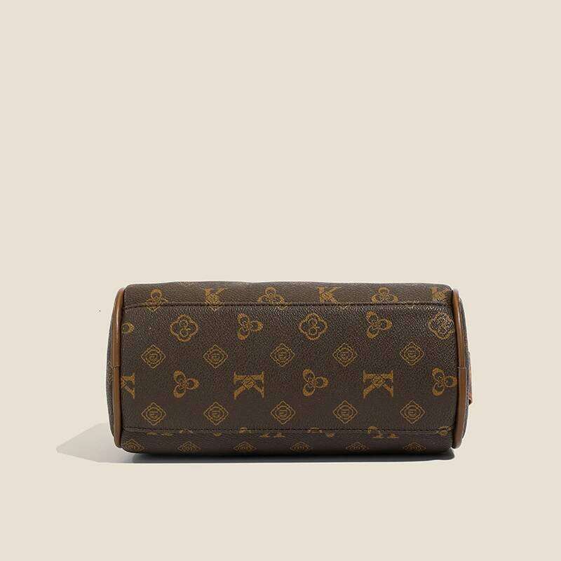 Three-layer bag with large capacity, adjustable cross-body new style women's bag, wide strap, suitable for middle-a