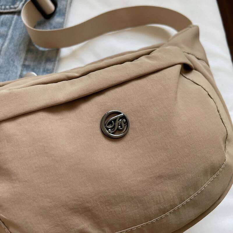 High-end feeling crossbody mini casual ultra-light saddle shoulder dumpling bag, chest bag